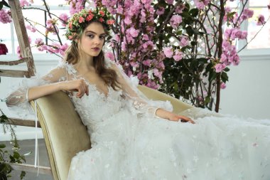 Marchesa Couture gelin sunu 