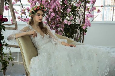 Marchesa bahar/yaz 2018 Couture gelin sunu