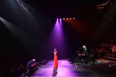 Şarkıcı Zara Sahne Alanı'nda gerçekleştirmek 