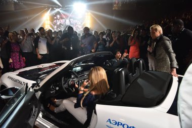  Piyango için ödül olarak yeni araba