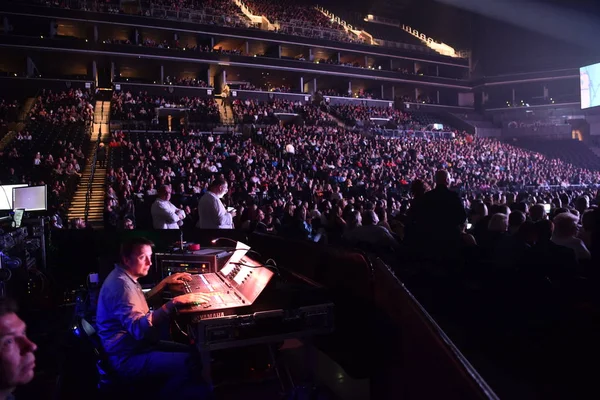 Sound crew le concert du 50e anniversaire de Viktor Drobysh — Photo