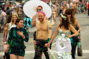 35 yıllık Mermaid Parade