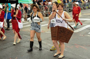 35 yıllık Mermaid Parade