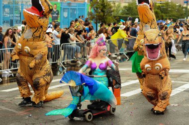 35 yıllık Mermaid Parade