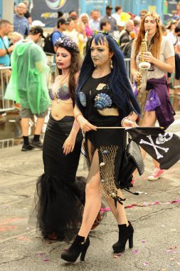  35 yıllık Mermaid Parade 