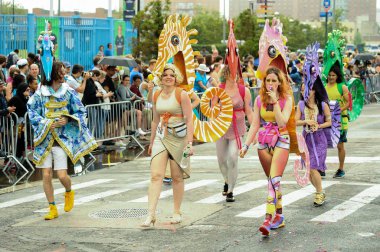  35 yıllık Mermaid Parade 