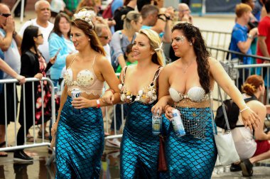  35 yıllık Mermaid Parade 