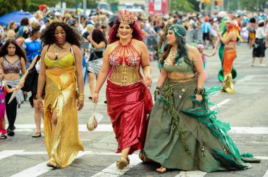  35 yıllık Mermaid Parade 