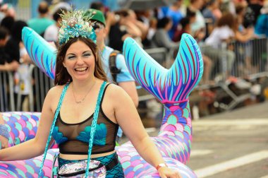  35 yıllık Mermaid Parade 