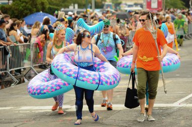  35 yıllık Mermaid Parade 