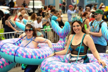 35 yıllık Mermaid Parade 
