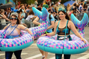  35 yıllık Mermaid Parade 