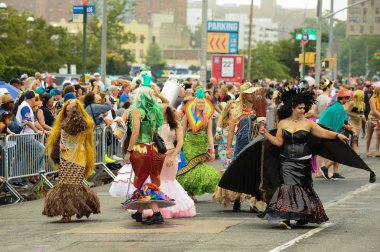  35 yıllık Mermaid Parade 