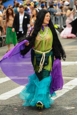  35 yıllık Mermaid Parade 