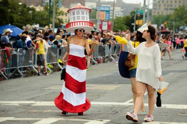  35 yıllık Mermaid Parade