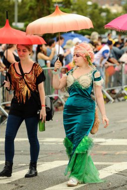  35 yıllık Mermaid Parade