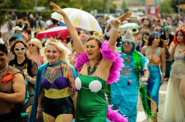35 yıllık Mermaid Parade