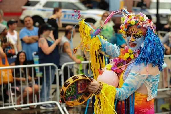 De 35e jaarlijkse Mermaid Parade — Stockfoto