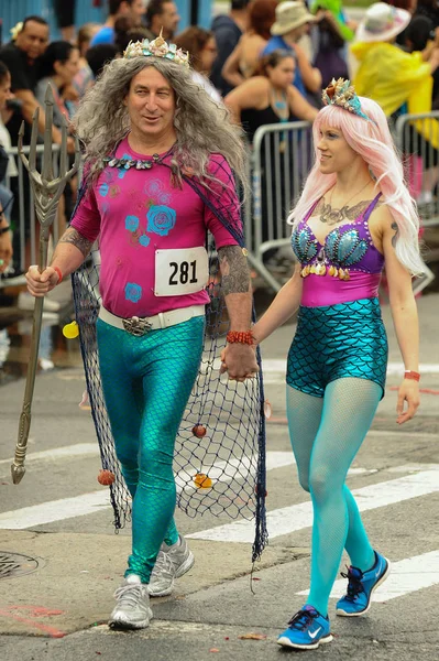 The 35th Annual Mermaid Parade — Stock Photo, Image