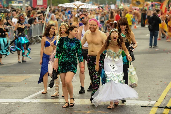 35 yıllık Mermaid Parade — Stok fotoğraf