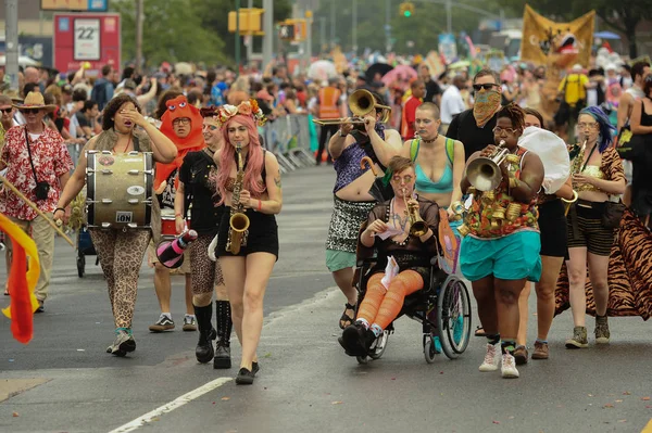 Le 35e défilé annuel des sirènes — Photo