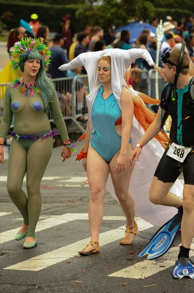 The 35th Annual Mermaid Parade — Stock Photo, Image