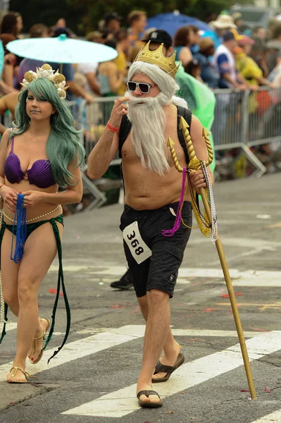 De 35e jaarlijkse Mermaid Parade — Stockfoto