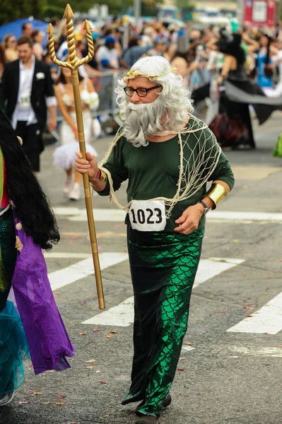 De 35e jaarlijkse Mermaid Parade — Stockfoto