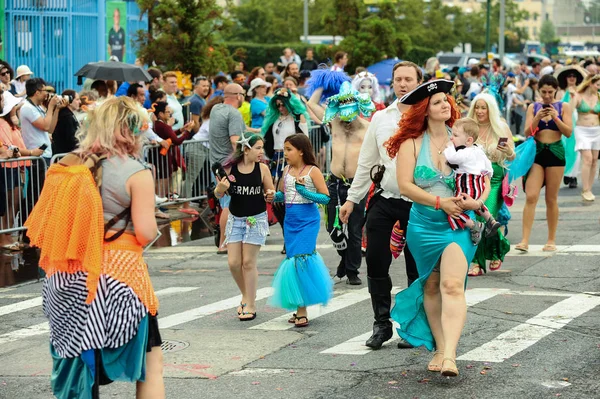 35 roční Mermaid Parade — Stock fotografie