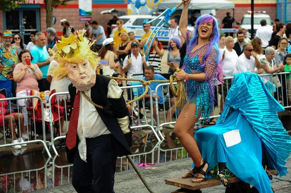 Den 35: e årliga Mermaid paraden — Stockfoto