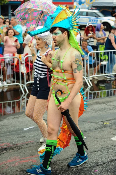 De 35e jaarlijkse Mermaid Parade — Stockfoto