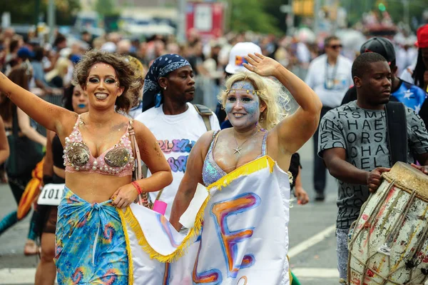 De 35e jaarlijkse Mermaid Parade — Stockfoto