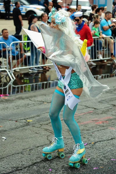 The 35th Annual Mermaid Parade — Stock Photo, Image