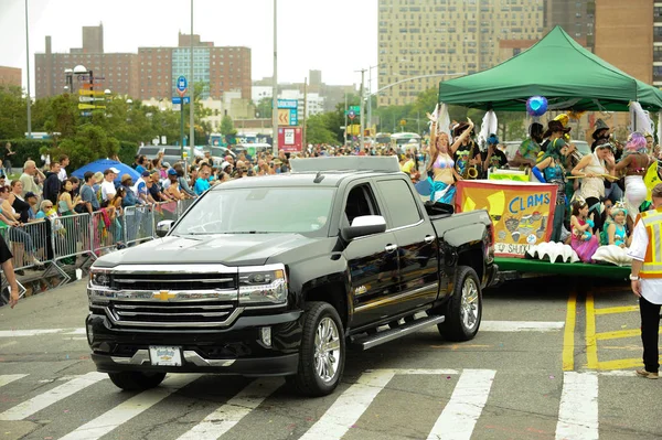 The 35th Annual Mermaid Parade — Stock Photo, Image