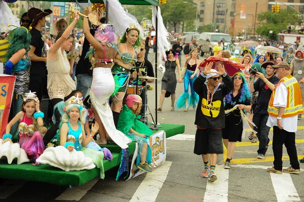 The 35th Annual Mermaid Parade — Stock Photo, Image