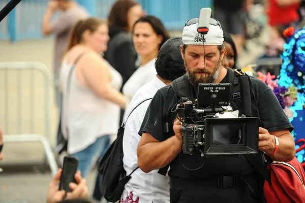 Video Crew at the 35th Annual Mermaid Parade — Stok Foto