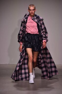 Feng Chen Wang pist gösterinin