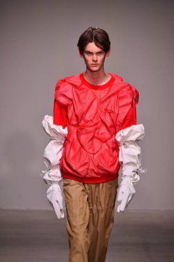 Feng Chen Wang pist gösterinin