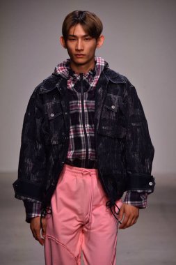 Feng Chen Wang pist gösterinin