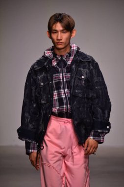 Feng Chen Wang pist gösterinin