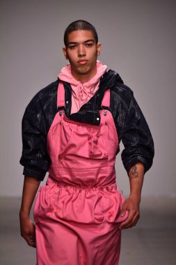 Feng Chen Wang pist gösterinin