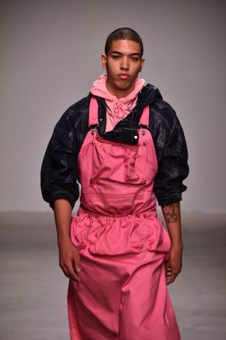 Feng Chen Wang pist gösterinin