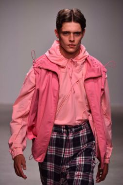 Feng Chen Wang pist gösterinin