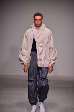 Feng Chen Wang pist gösterinin