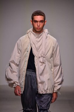 Feng Chen Wang pist gösterinin