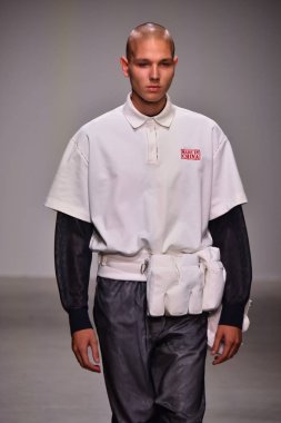 Feng Chen Wang pist gösterinin