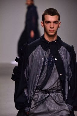 Feng Chen Wang pist gösterinin