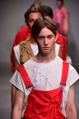  Feng Chen Wang pist gösterinin