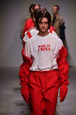  Feng Chen Wang pist gösterinin