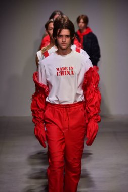  Feng Chen Wang pist gösterinin